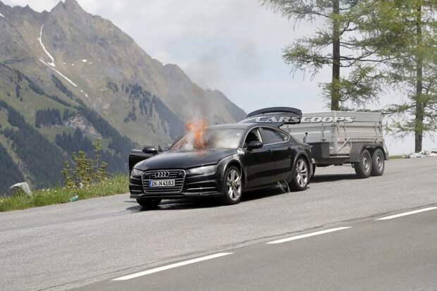 После того, как пламя было замечено, инженерам Audi удалось лишь спасти все свои вещи из машины. audi, возгорание, испытание, пожар, прототип