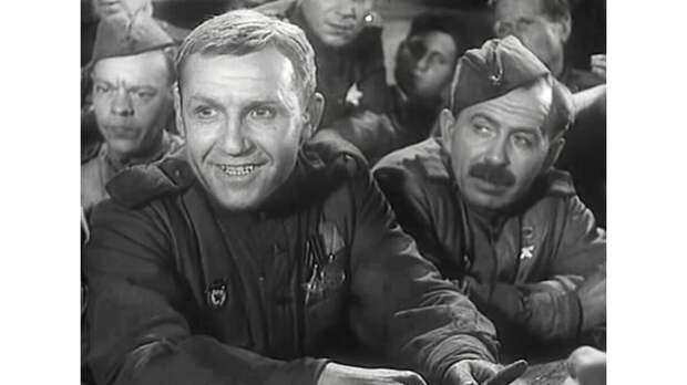 Дебют на экране в фильме "Сын полка" (1946). 