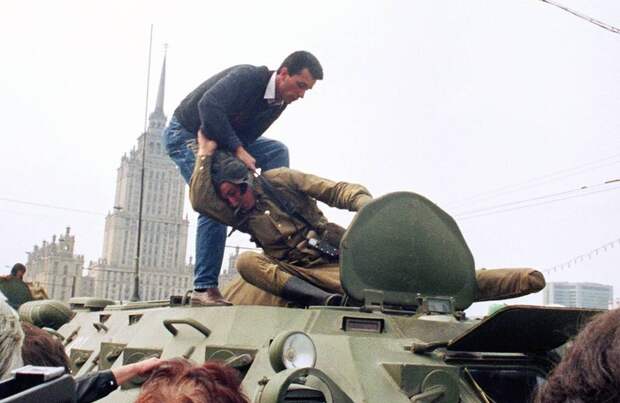 1991 август 19 у Белого дома.jpg 1991 август 19 у Белого дома.jpg