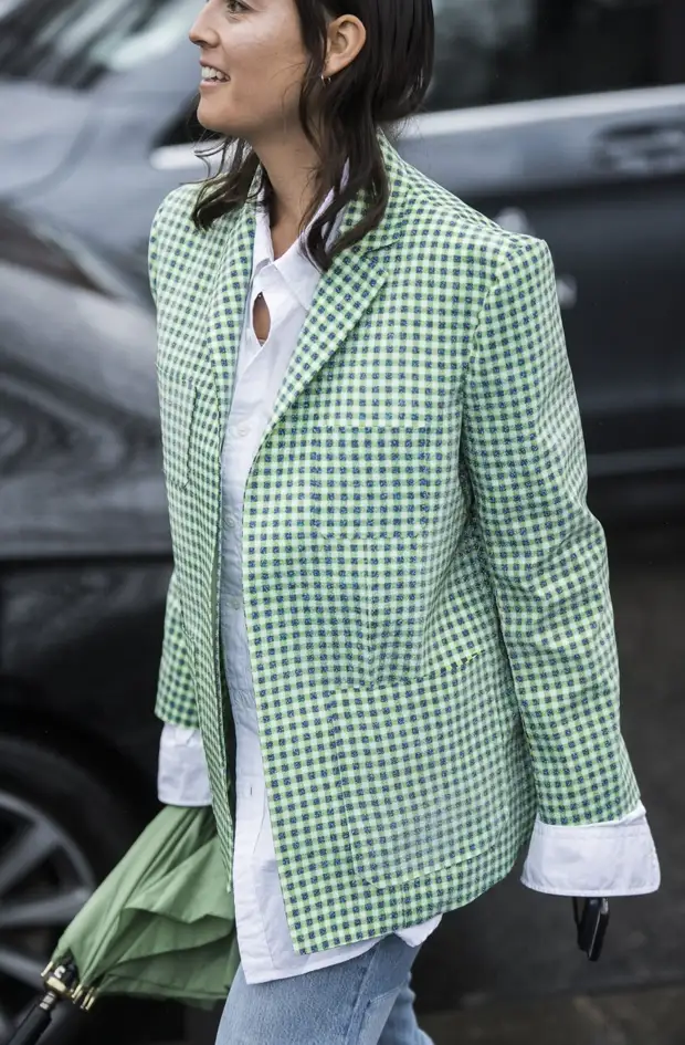 Зеленый пиджак в клетку женский с чем носить