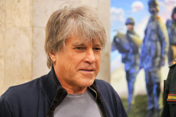 Почему не уехал? Глызин сжал кулаки и зажмурился, отвечая на вопрос