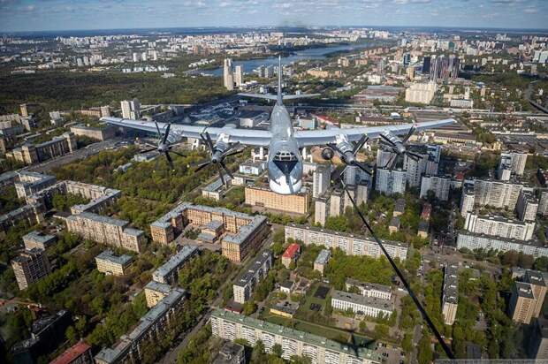 Москва из кабины самолета Ил-78 авиатехника, авиация, москва