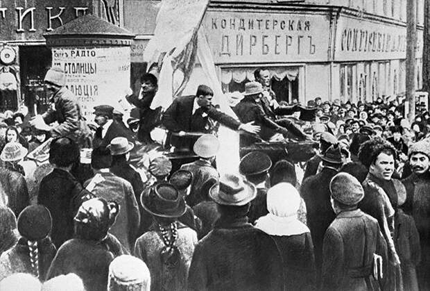 Митинг на площади в Харькове в дни февральской революции, 1917 год