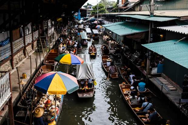 Оживленные улицы Таиланда кишат иностранными попрошайками