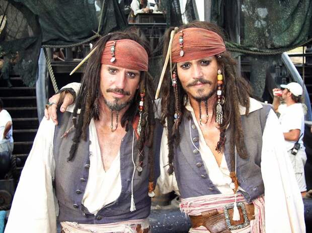 Джонни Депп и его дублер Тони Анжелотти на съемках "Пиратов Карибского моря" дублёр, знаменитость, кино