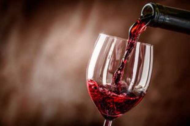 Поможет ли вино справиться с коронавирусом?
