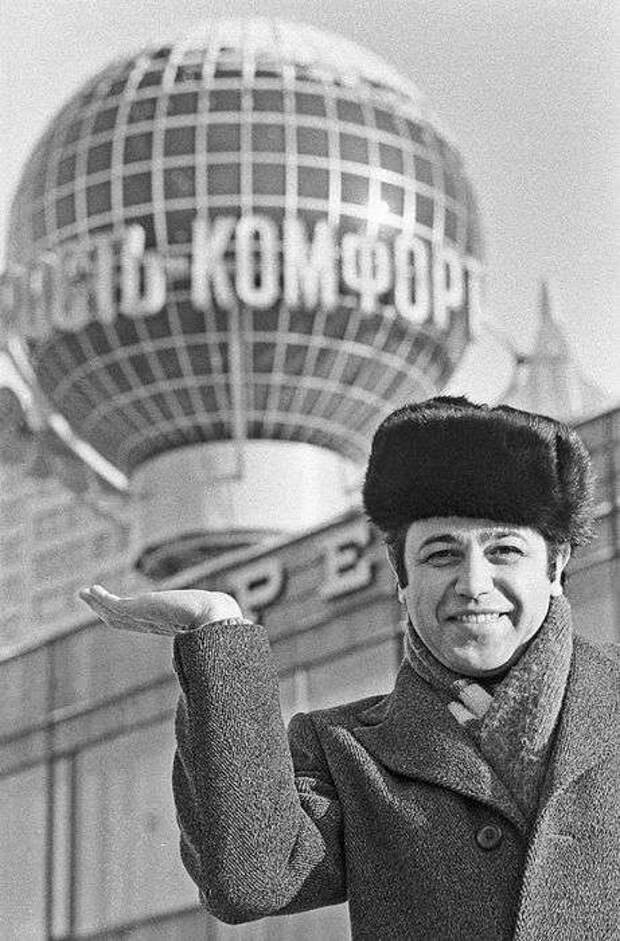 Артист эстрады Евгений Петросян на Калининском проспекте. 11 января 1981 года. звезды, история, фото