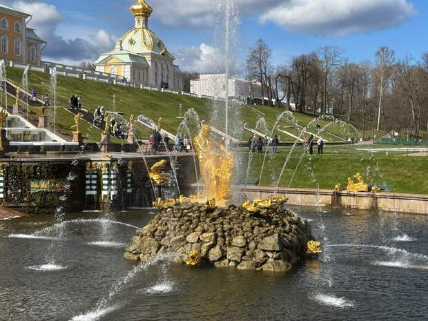 Фонтаны в "Петергофе" заработают с 25 апреля