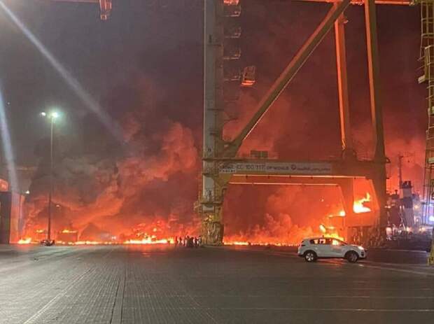 Мощнейший взрыв прогремел в порту Дубая
