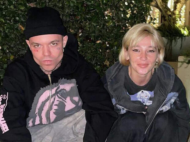 «Любите жену так, как я свою!»: Элджей осыпал Настю Ивлееву поцелуями