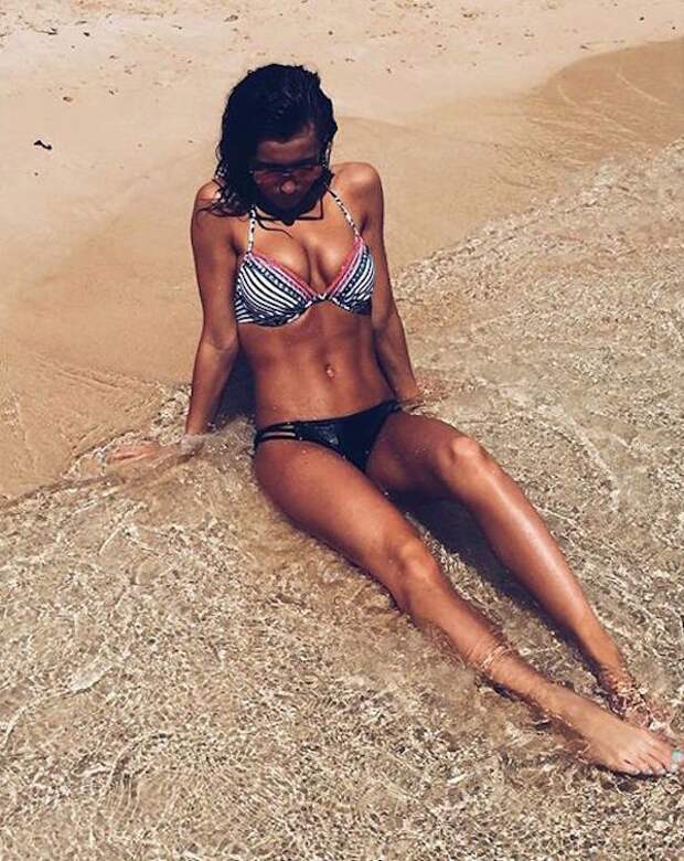 1172073 519042341636043 104237678 n CAUTION: Surfaces slippery when wet (55 Photos)