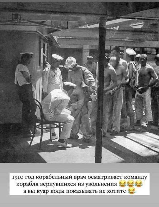 На дискотеке у барной стойки сидит девушка. К ней подходит парень...