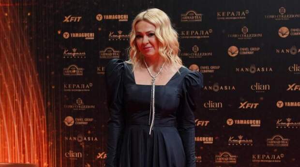 Рудковская столкнулась с хейтом в соцсетях после обвинений в фотошопе