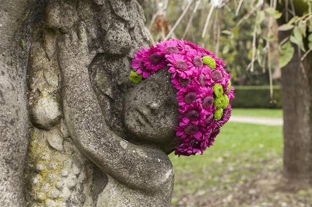 flower-crowns-beards-monuments-geoffroy-mottart-brussels-10