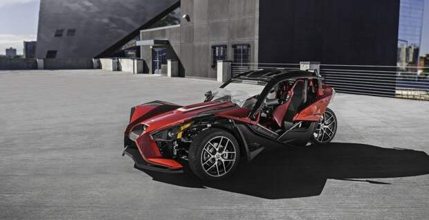 Polaris Slingshot SLR получил роскошную отделку и съемную крышу