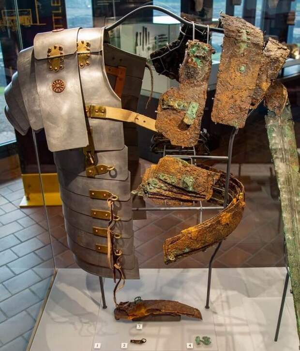 Римская лорика сегментата из музея Корбриджа. twitter.com - Железная одежда римских солдат | Warspot.ru