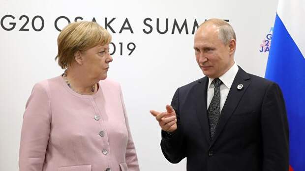 Президент РФ Владимир Путин и федеральный канцлер Германии Ангела Меркель во время встречи на полях Группы двадцати. 29 июня 2019 Президент РФ Владимир Путин и федеральный канцлер Германии Ангела Меркель во время встречи на полях Группы двадцати. 29 июня 2019