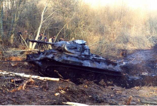 Подъём танка Т-34-76 из озера Жарки в 1998 году Великая Отечественная Война, танк Т-34-76