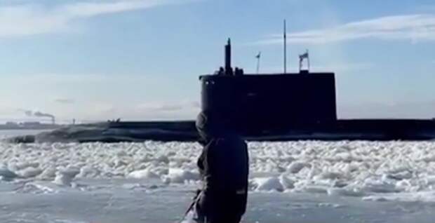Появившуюся рядом с рыбаками таинственную подлодку ищут по всей России