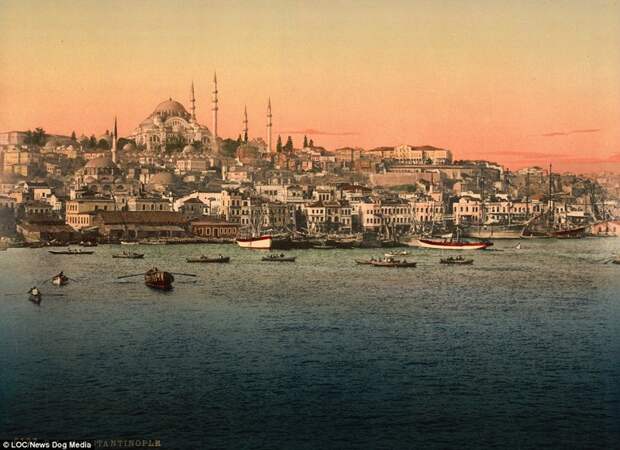 Вид с моста в Константинополе - месте, где Европа встречается с Азией. Вот она, повседневная жизнь города в конце 19 века  Константинополь, османская империя, старые фотографии, фото в цвете, фотохром