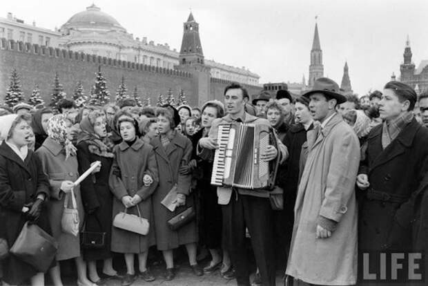12 апреля 1961 года. Всенародное ликование СССР, гагарин, космос, ностальгия