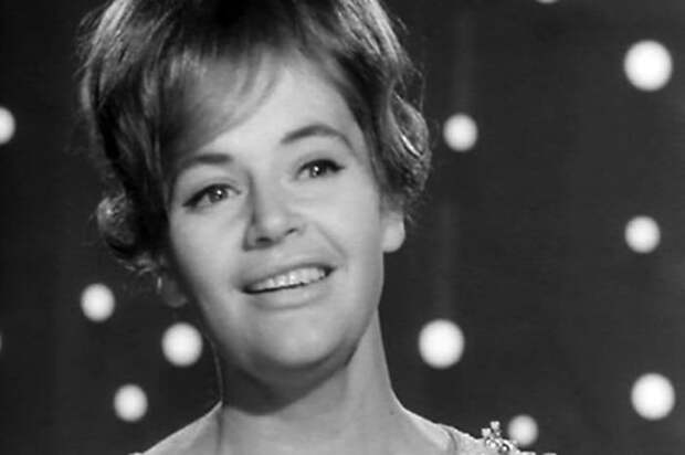 Звезда эстрады 1960-х гг. Нина Дорда | Фото: sobesednik.ru Звезда эстрады 1960-х гг. Нина Дорда | Фото: sobesednik.ru