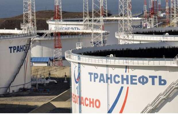 A general view of oil tanks in the Transneft - Kozmino Port near the far eastern town of Nakhodka, Russia November 15, 2017. REUTERS/Yuri Maltsev