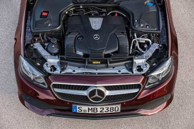 В лучших традициях E-Class.