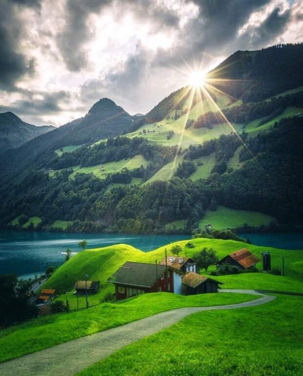 Деревня Альбинен расположена на высоте 1300 метров над уровнем моря, на солнечном горном склоне (Швейцария). | Фото: news.finance.ua.