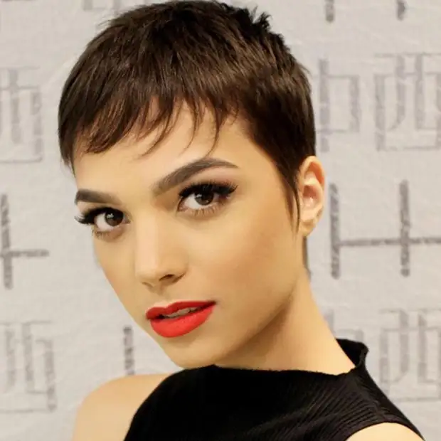 Тонкая челка: 12 потрясающих идей для разной формы лица