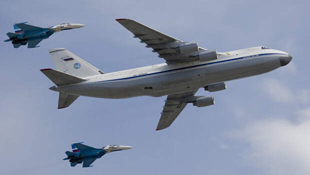 Стратегический военно-транспортный самолет Ан-124 Руслан. Архивное фото Стратегический военно-транспортный самолет Ан-124 Руслан. Архивное фото
