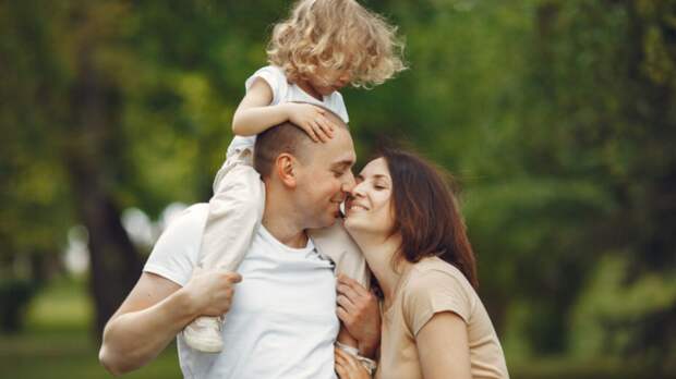 «Блеск в глазах»: психолог перечислила 5 ключевых правил счастливого брака