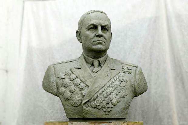 В парке Победы на аллее Героев установят памятник маршалу Матвею Захарову