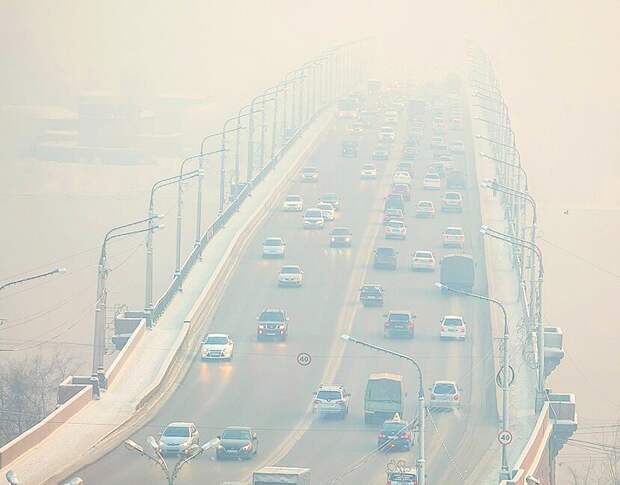 Картинка из открытых источников. Это не туман. это воздух в Карсноярске такой. Это тот-же мост, но ракурс взят более честный.
