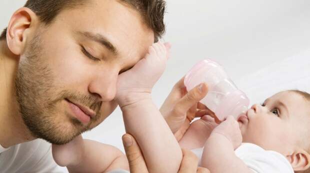 Если жена поддерживает мужа в заботах о ребенке, это улучшает отношения в паре: данные исследования