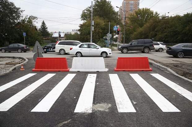 На дорогах Новосибирска станет больше пластиковых «зебр»