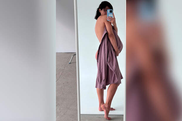 Телеведущая Алина Астровская поделилась кадрами с фотосессии без одежды