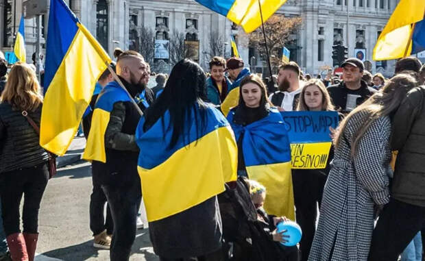 Пресса ФРГ: немецкая оппозиция обещает лишить украинских беженцев пособий