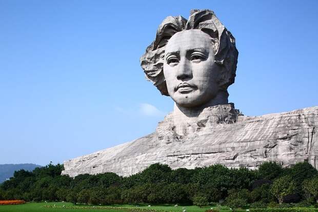 В Китае построили огромную голову Мао к 116 дню рождения вождя в мире, голова, китай, мао, скульптура, статуя