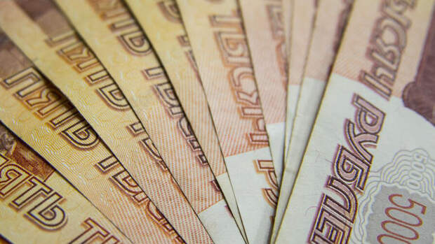 Bloomberg: укрепление рубля стало "головной болью" для западных банков, терпящих убытки