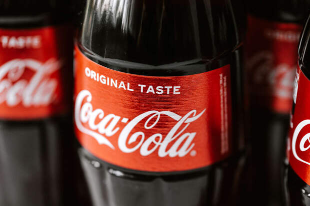 Bloomberg: Coca-Cola и Pepsi продолжают зарабатывать в России вопреки заявлениям