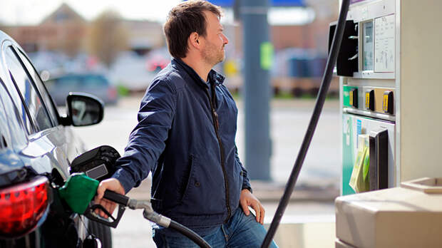 Оттянуть олигархов от бензина: Толстосумы недовольны низкими ценами