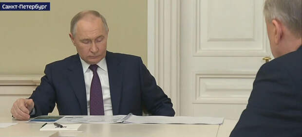 Владимир Путин проводит рабочую встречу с Александром Бегловым