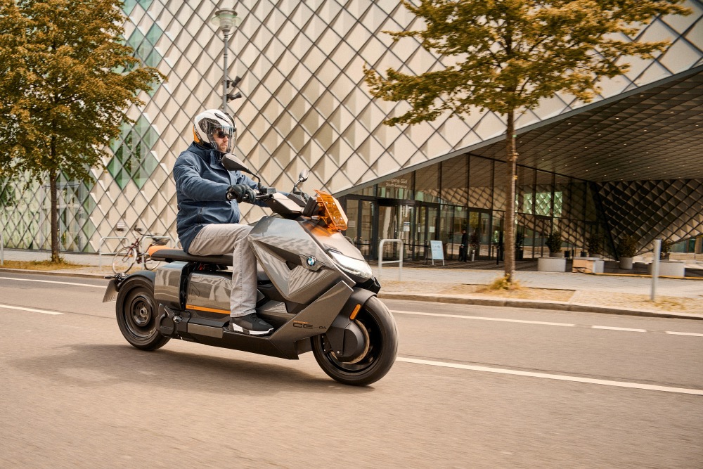 Новый BMW CE 04 – бесшумная революция