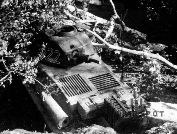 Pz.Kpfw.38 H в Югославии. Подобная укладка канистр и других вещей на хвосте применялась на большей части Pz.Kpfw.38 H (f) - Трофейный долгожитель | Warspot.ru