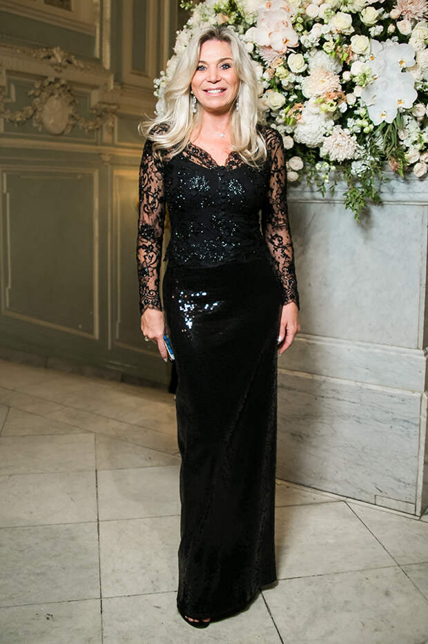 Супруга Игоря Крутого произвела фурор на балу Tatler выходом в полупрозрачном платье