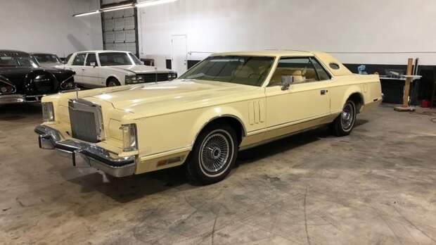 Пара Lincoln Continentals 1979 года без пробега уйдет с молотка