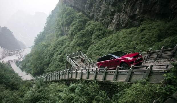 Range Rover Sport въехал на лестницу из 999 ступеней в Китае range rover, range rover sport, авто, автомобили, видео, китай, лестница, рекорд