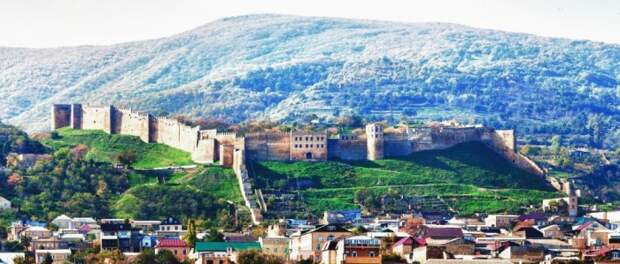 Нет. Это крепость Нарын-кала в Дербенте.