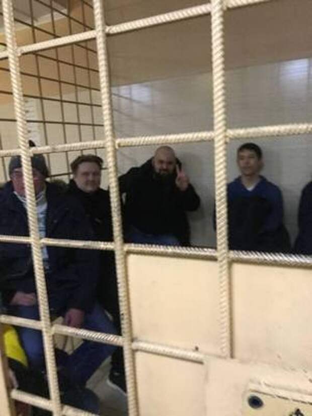 Адвокат: Участников митинга в Казани оставляют в отделах полиции до утра